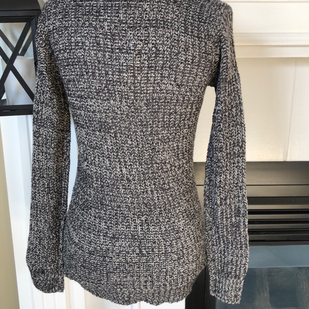 🌺dark grey/grey distressed v neck sweater🌺 - Picture 4 of 6